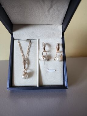 585RG Stamped Pearl Necklace Set